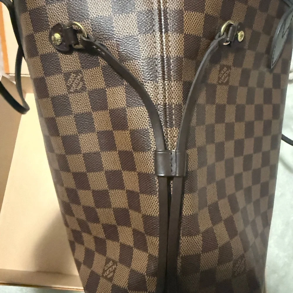 Louis Vuitton Neverfull MM Damier Ebene Cherry Interior - Picture 2 of 15